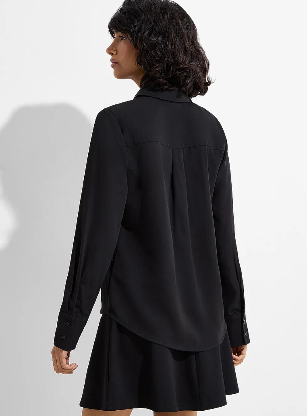 Small contrasting bows shirt