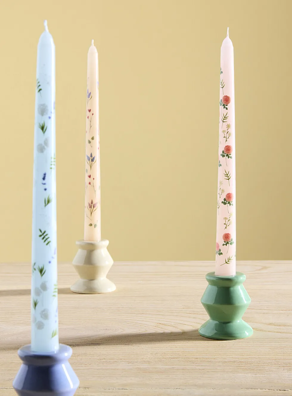 Small flowers elongated candles
