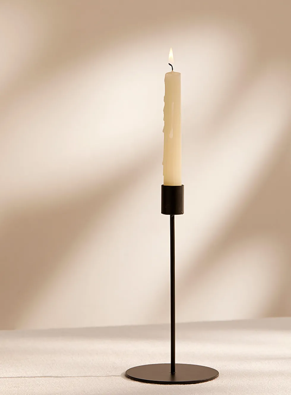 Small minimalist candle holder