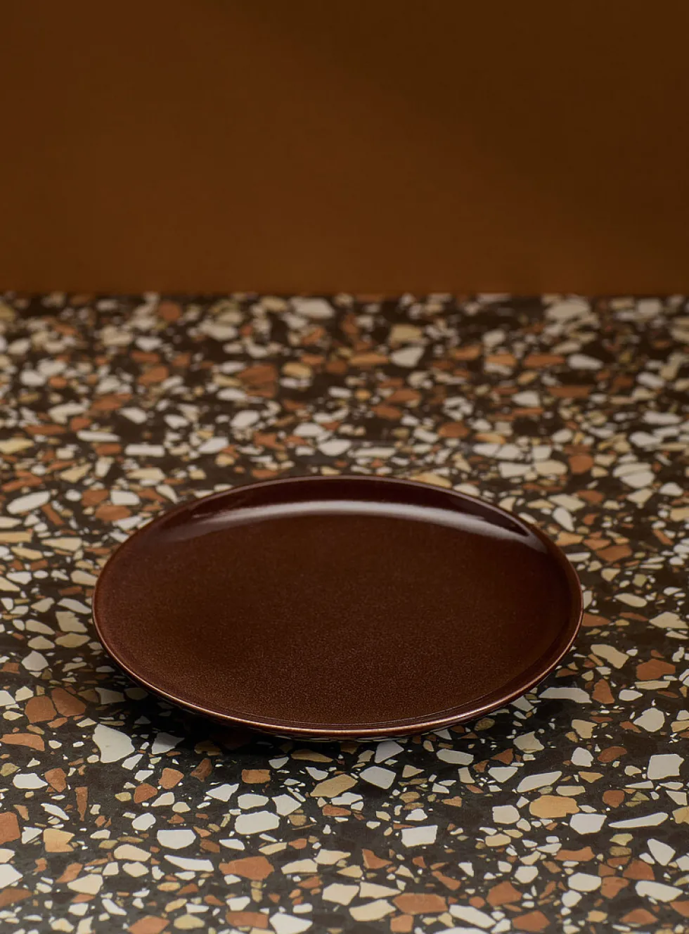 Small minimalist plate