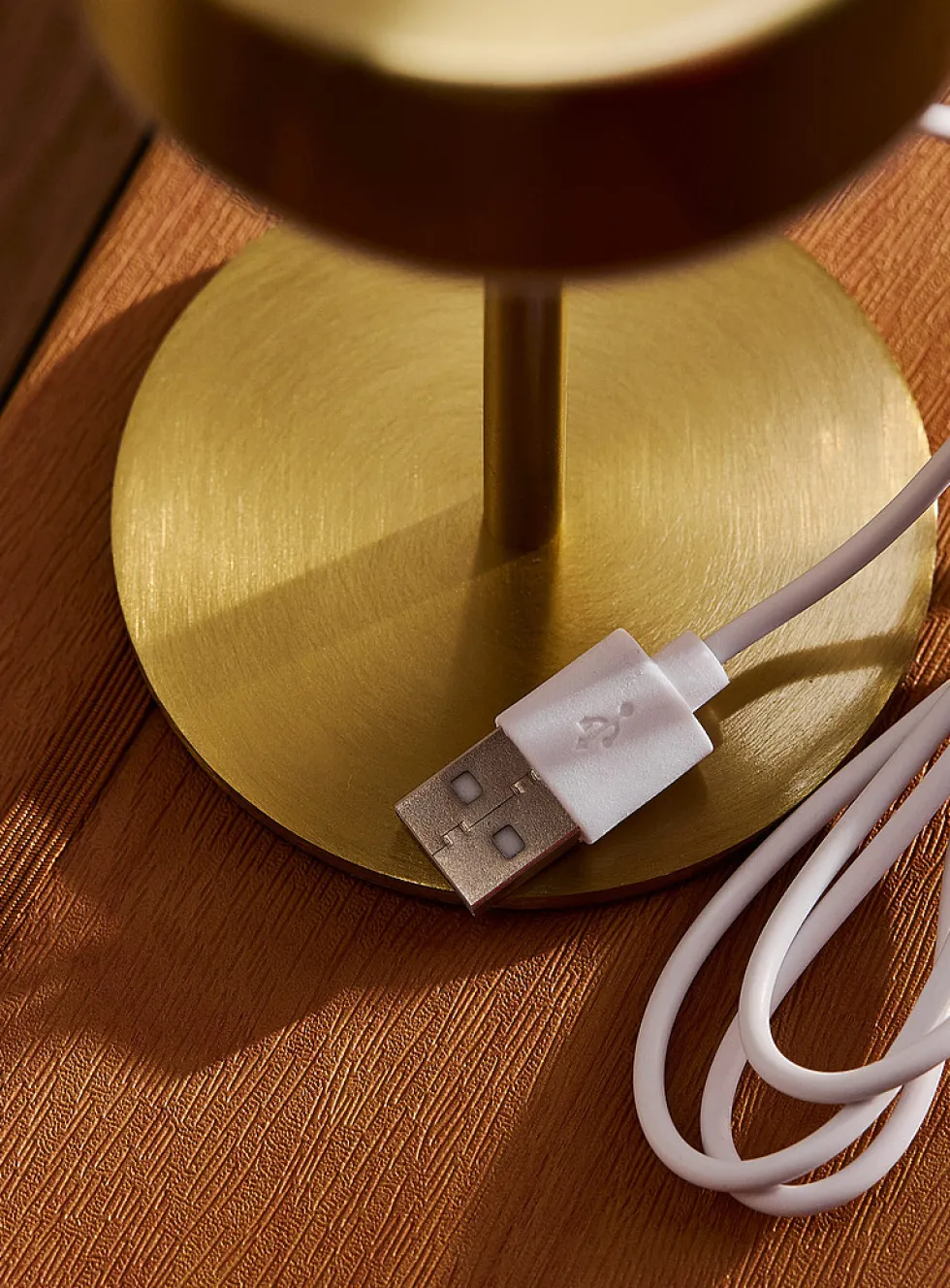 Small rechargeable cylindrical touch table lamp