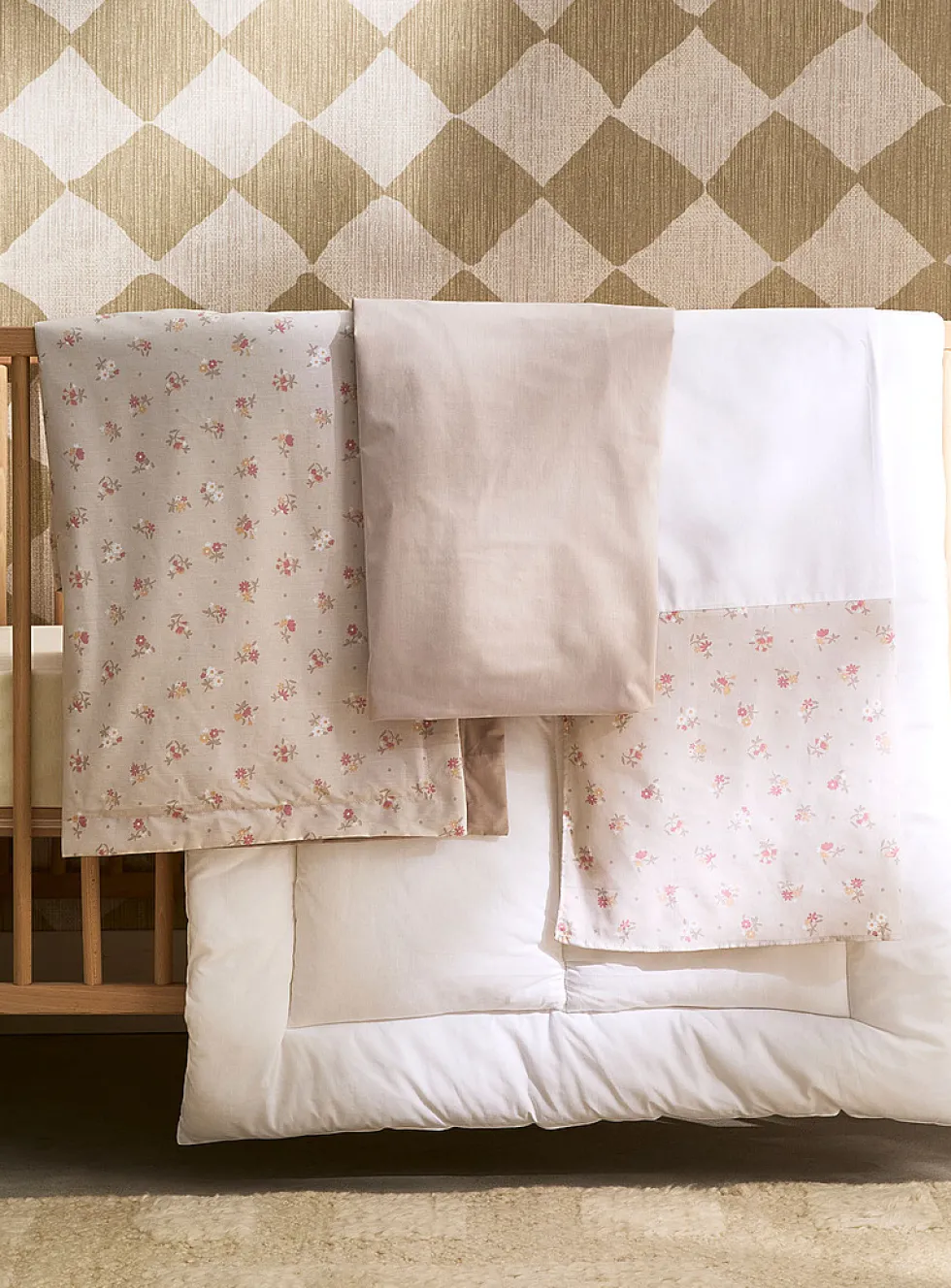 Soft foliage baby bed set
