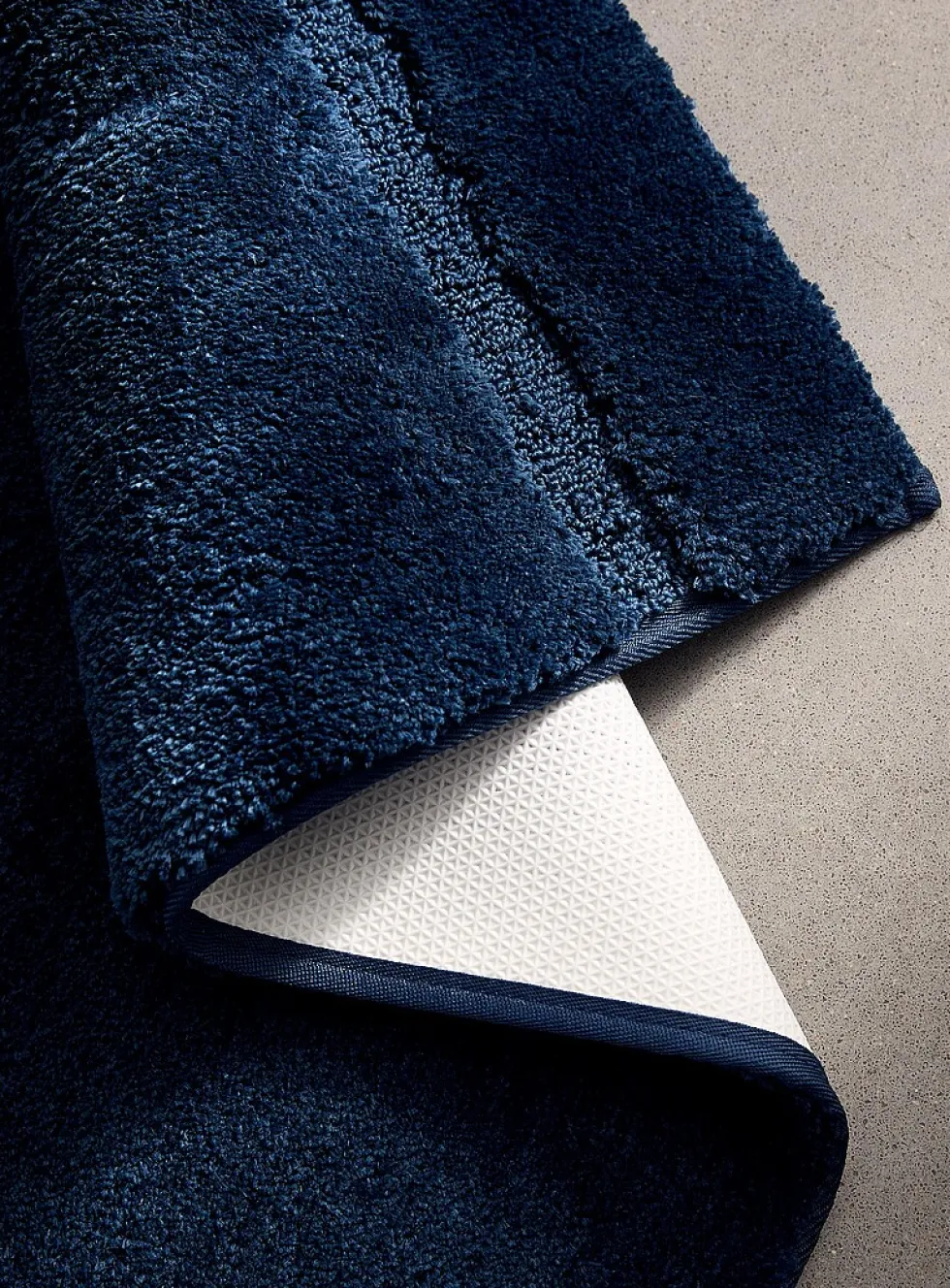 Soft plush bath mat