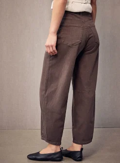 Solid barrel-leg coloured jean