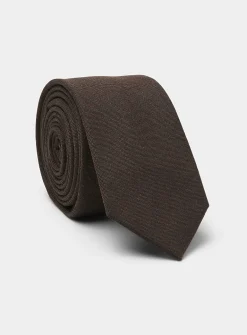 Solid wool tie