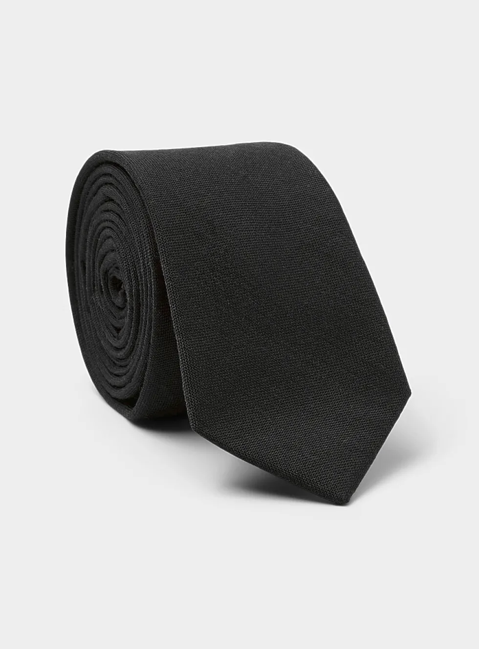 Solid wool tie