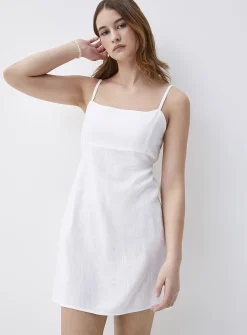 Square-neck touch of linen dress