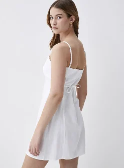 Square-neck touch of linen dress