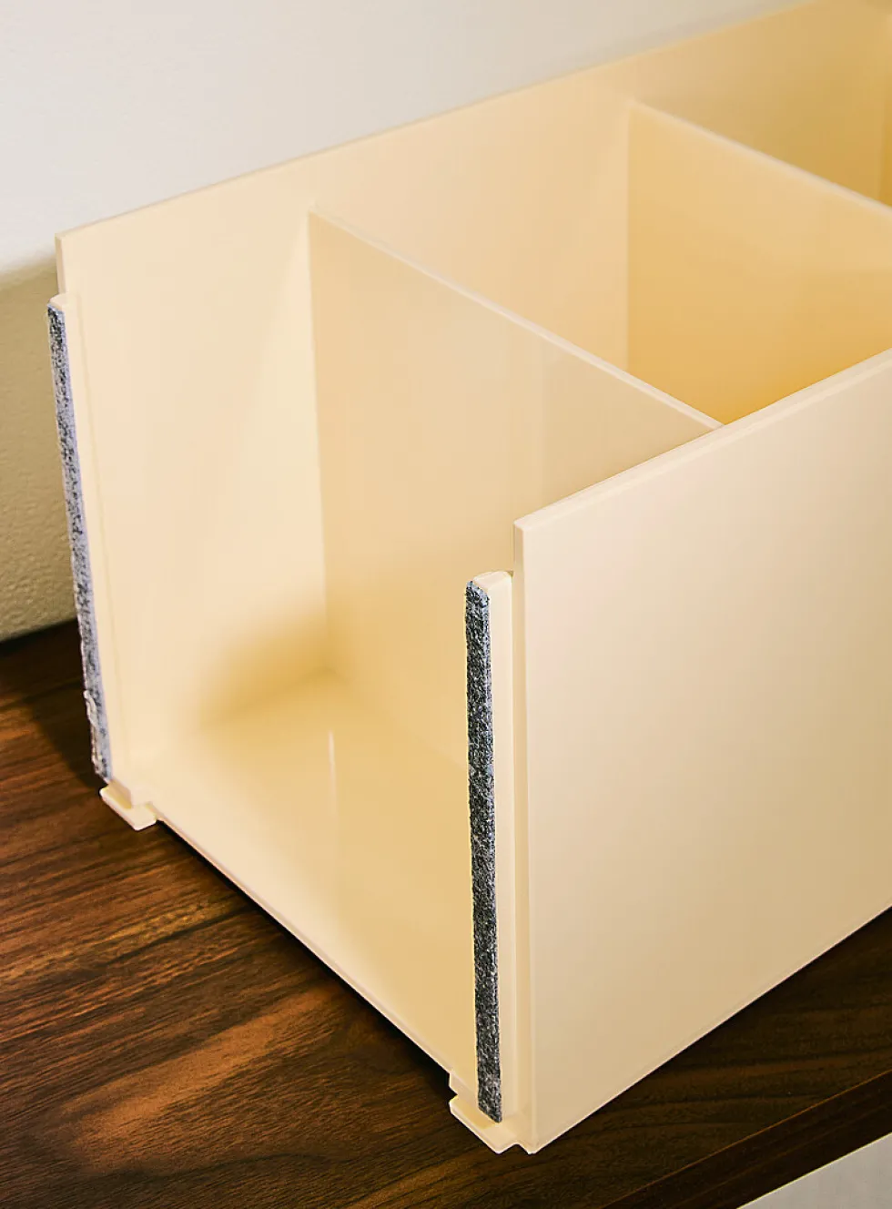 Stackable polycarbonate shelving