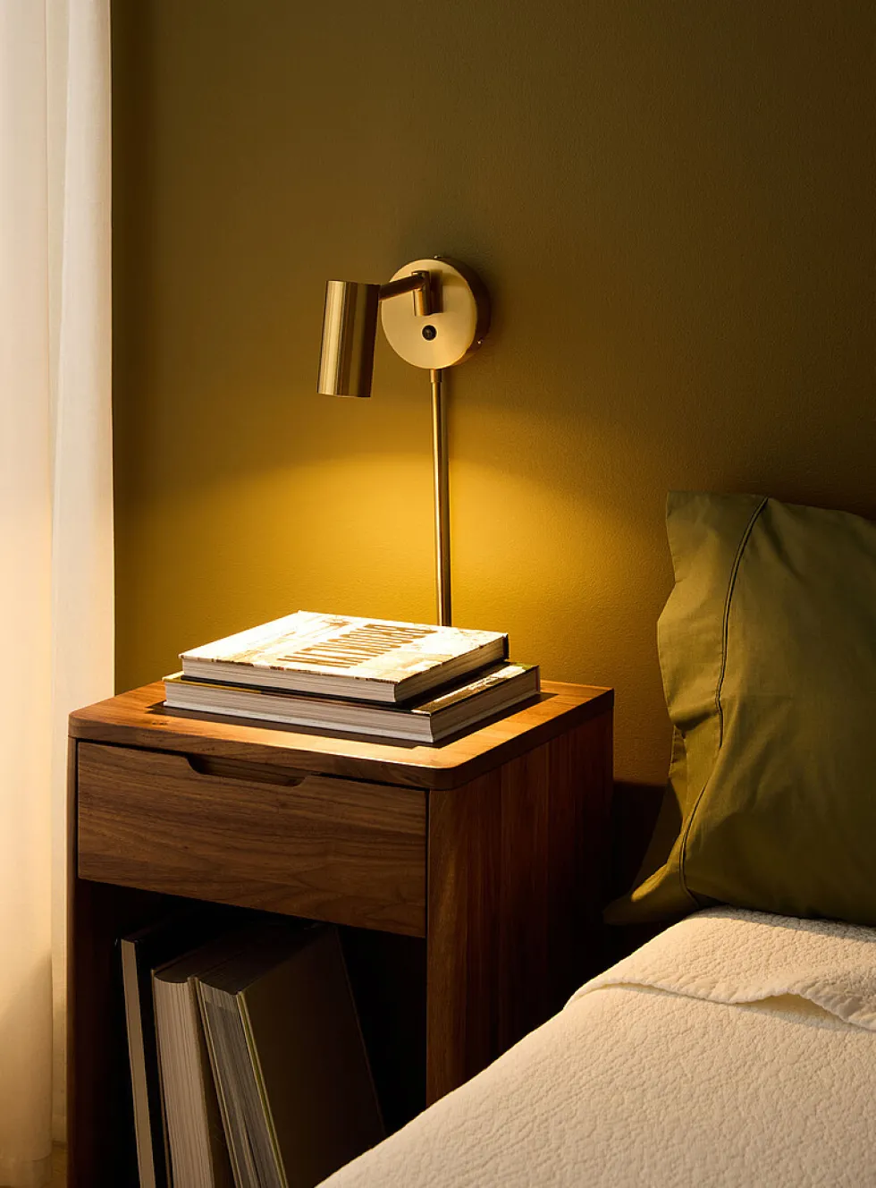 Stanly articulated arm single-beam light fixture