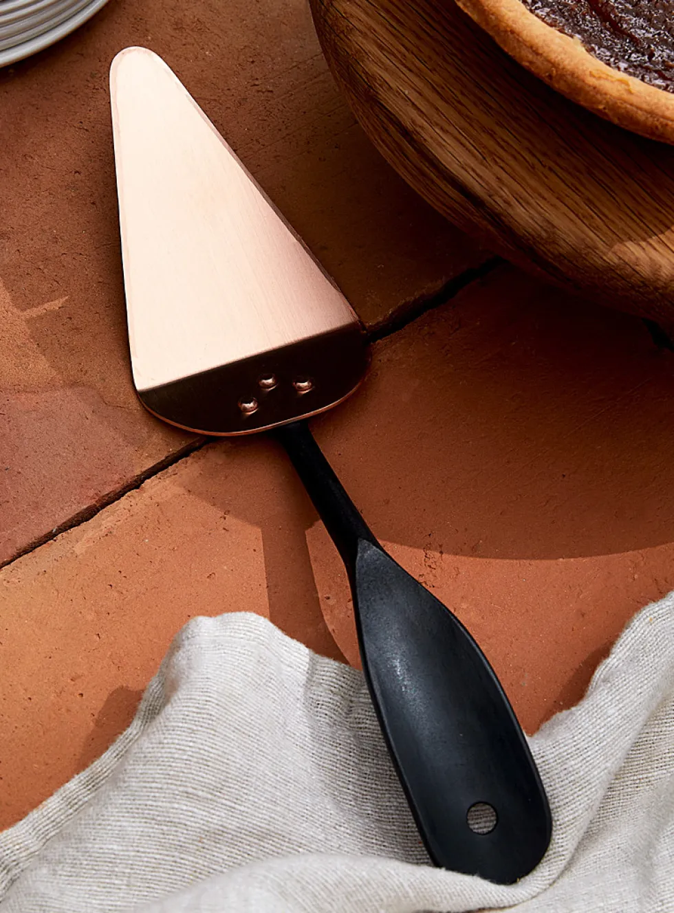 Steel and copper pie server