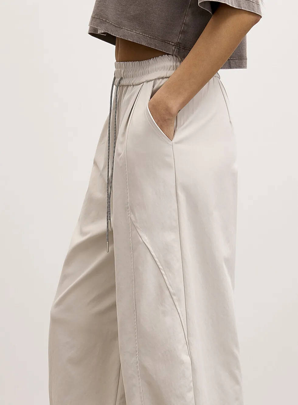 Stretch canvas topstitched details barrel-leg pant