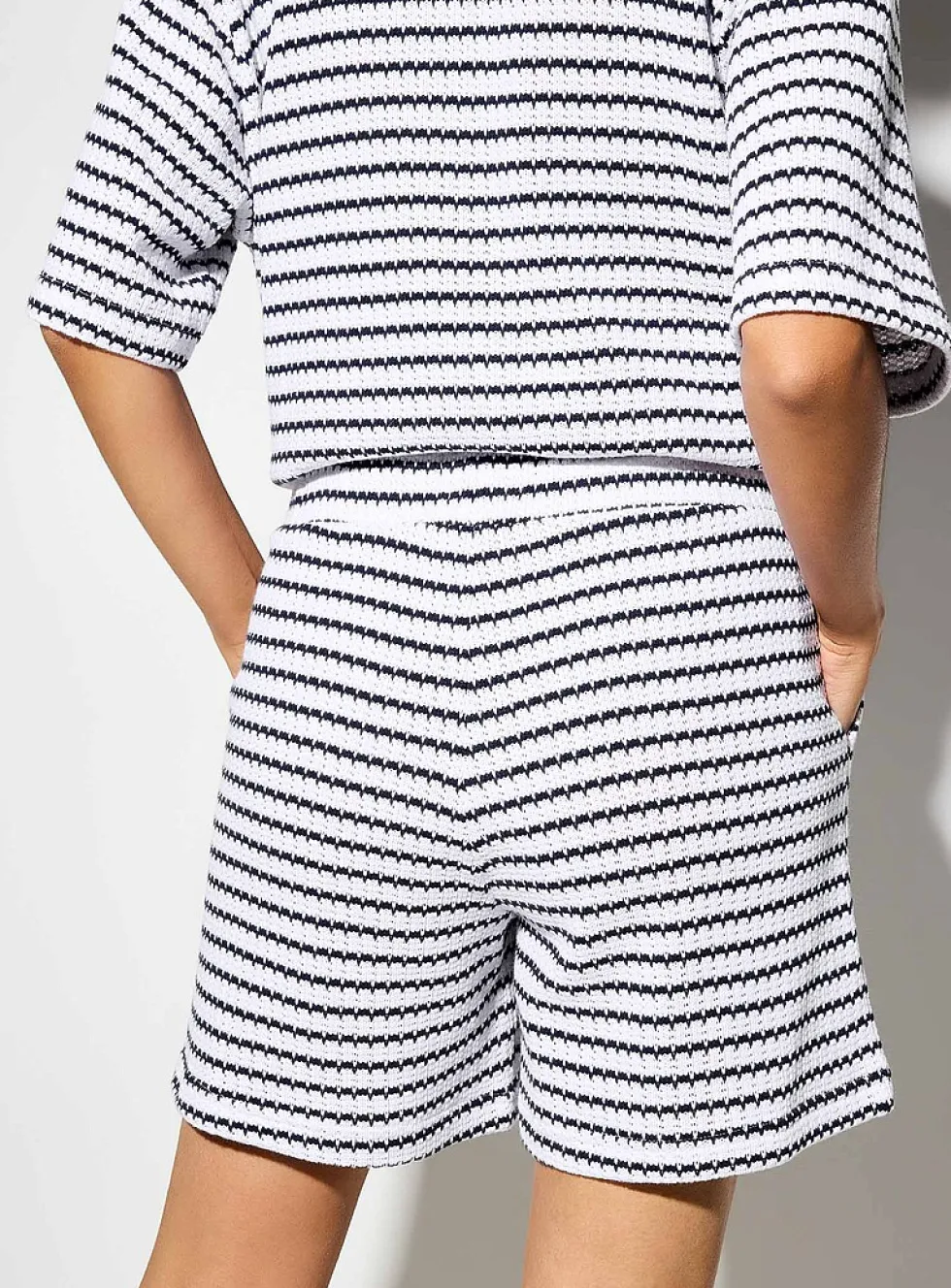 Striped drawcord-waist knit short