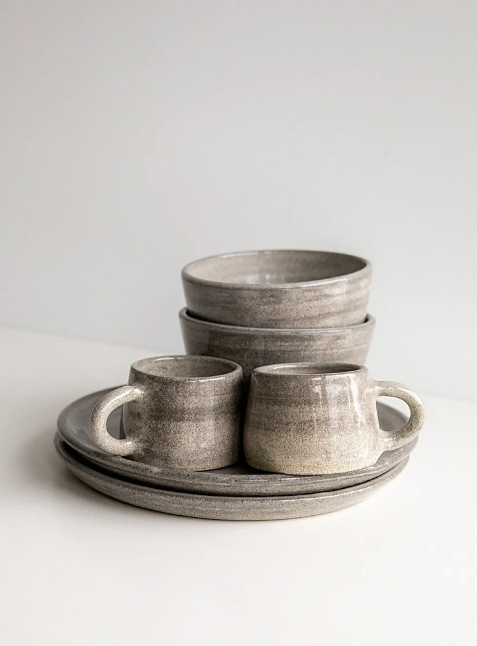 Terre-à-table dinnerware set