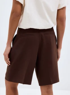 Textured crepe pleated Bermuda short