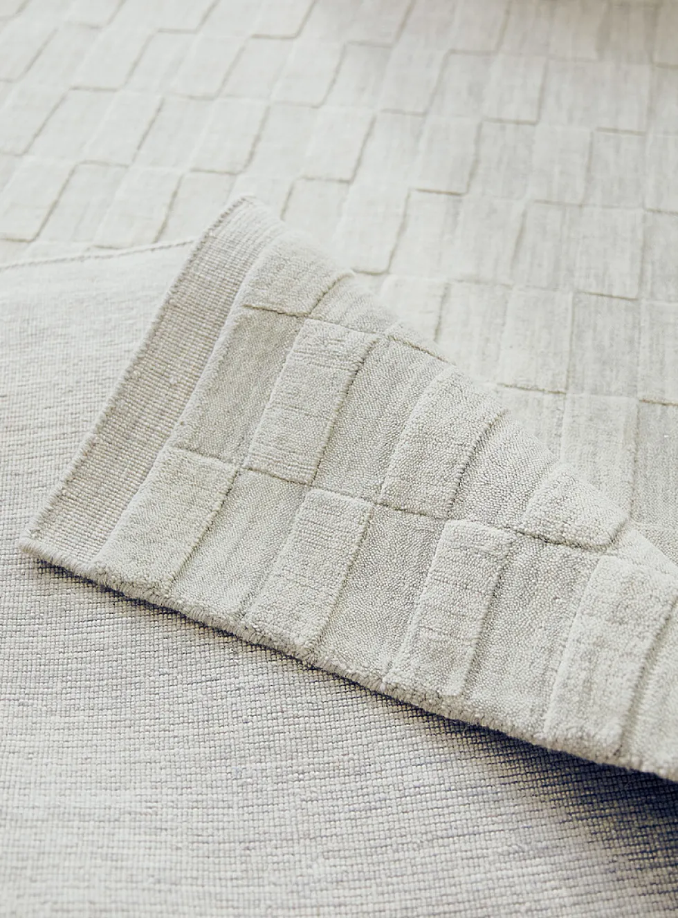 Textured tiles artisanal rug