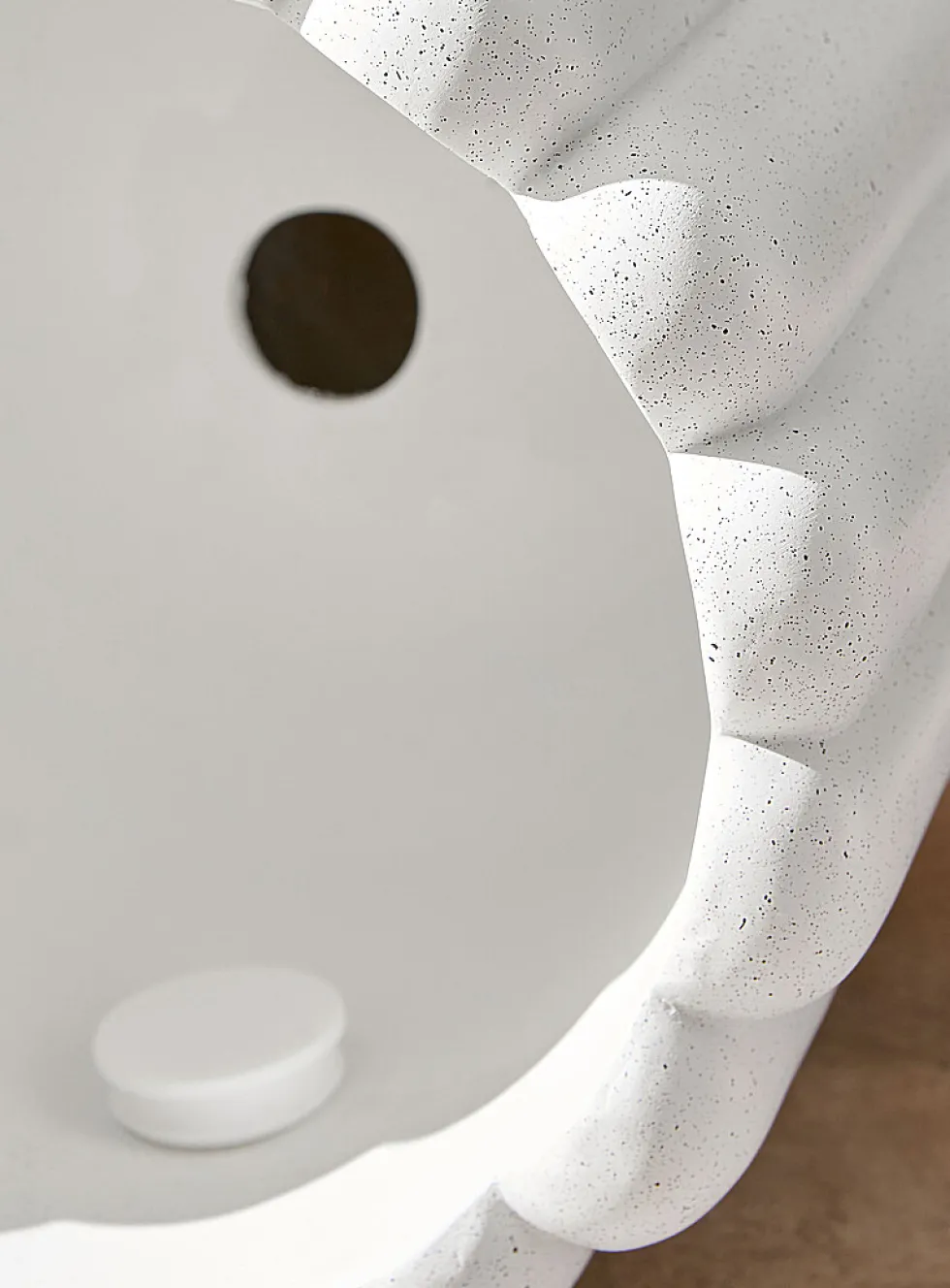 Tiramisu banded indoor/outdoor planter
