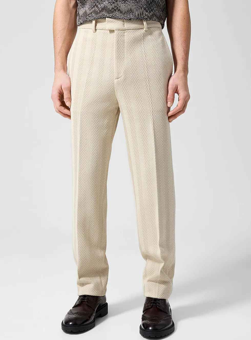 Tone-on-tone textured zigzag pattern pant