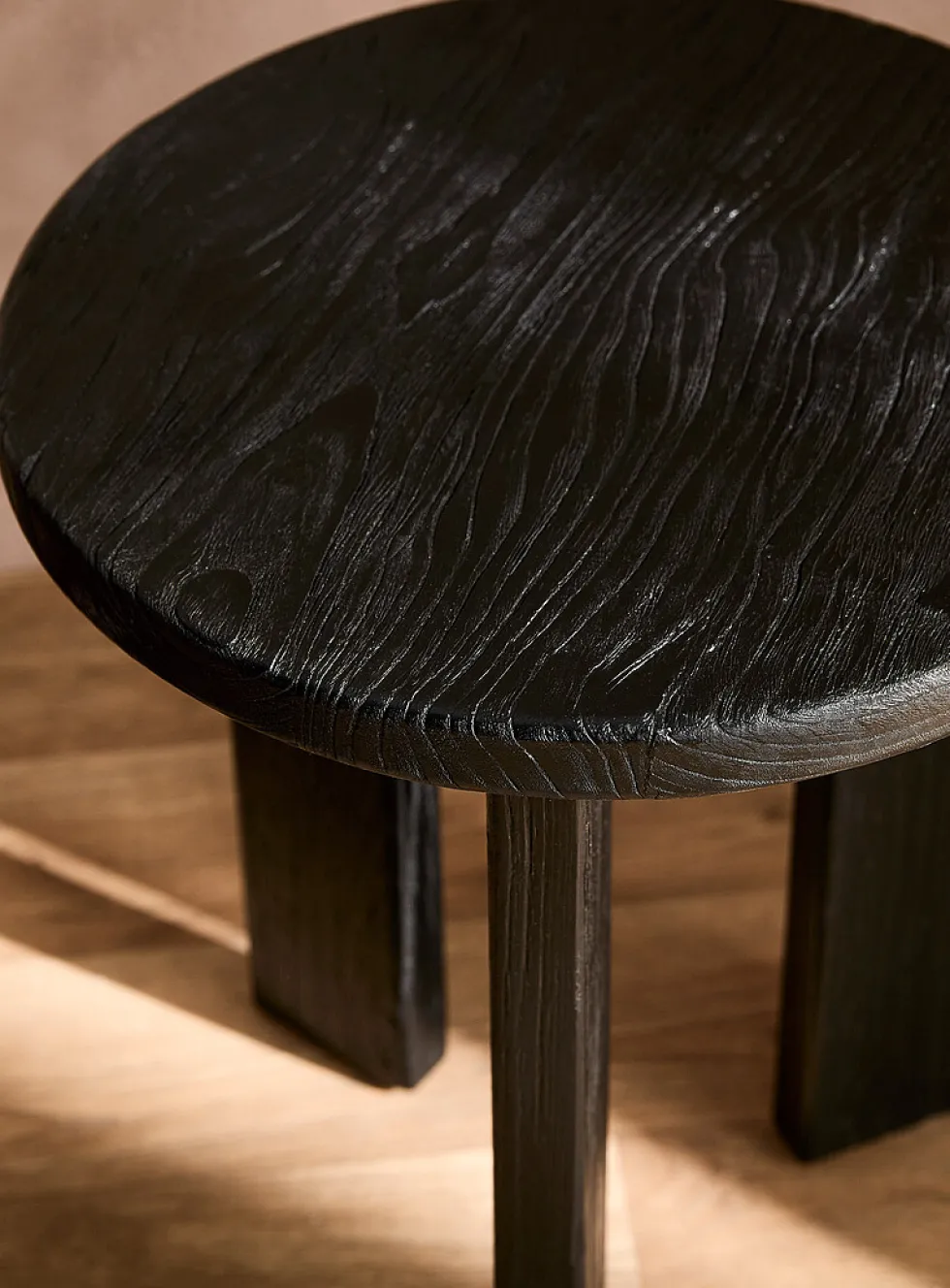 Tuscany round accent table