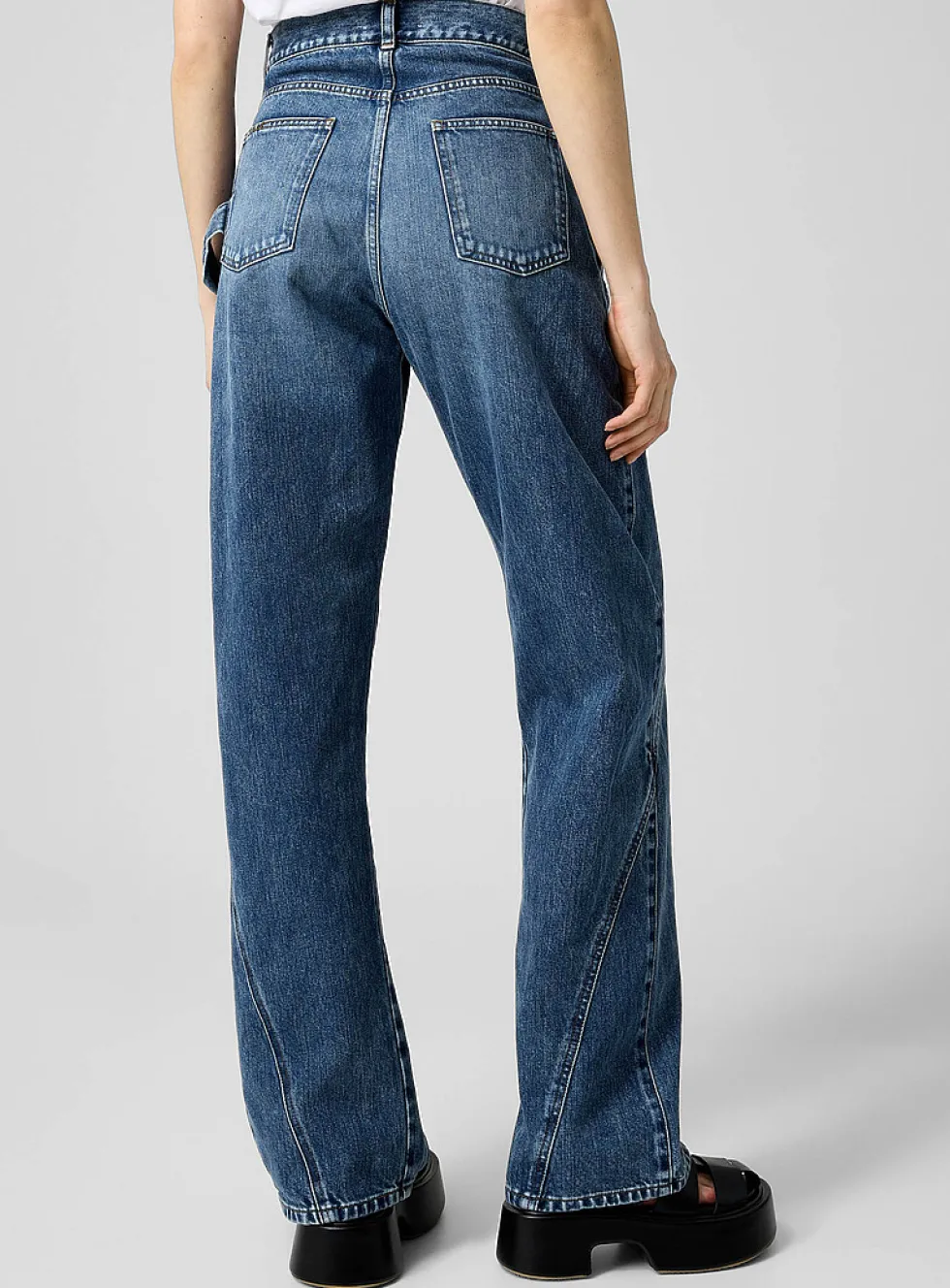 Twisted effect carpenter jean
