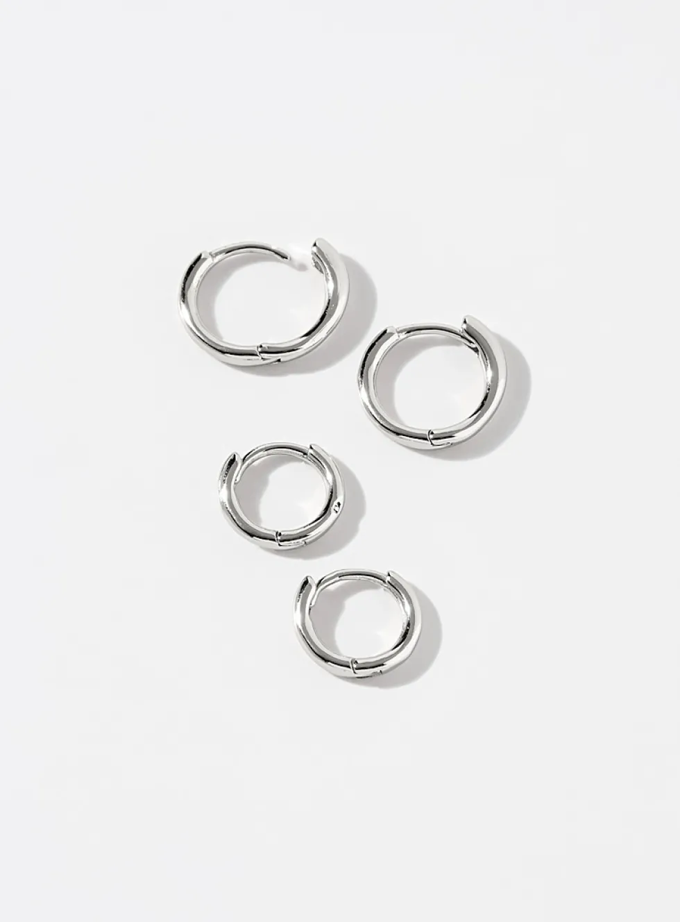Varied metallic hoops