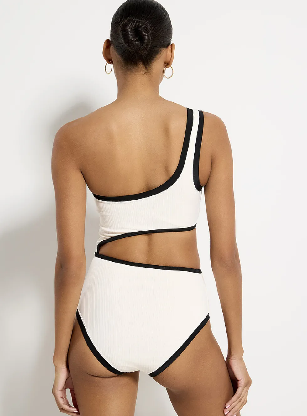 V-cut ribbed one-piece
