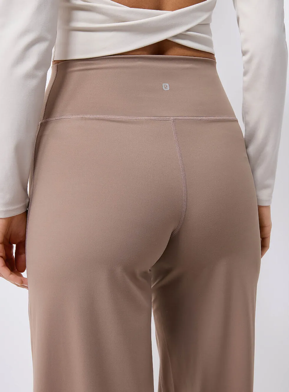 Velvety wide-leg pant