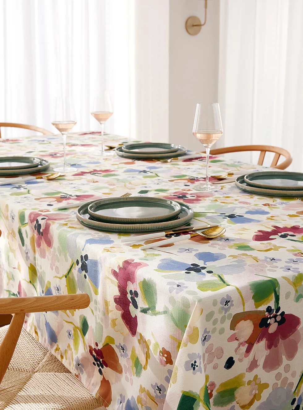 Watercolour flowers tablecloth