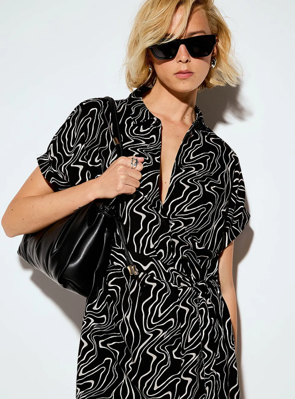 Wavy lines flowy shirtdress