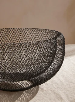 Wire mesh fruit bowl